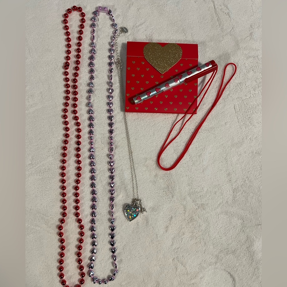 Valentine set: 3 necklaces, pen with heart notepad